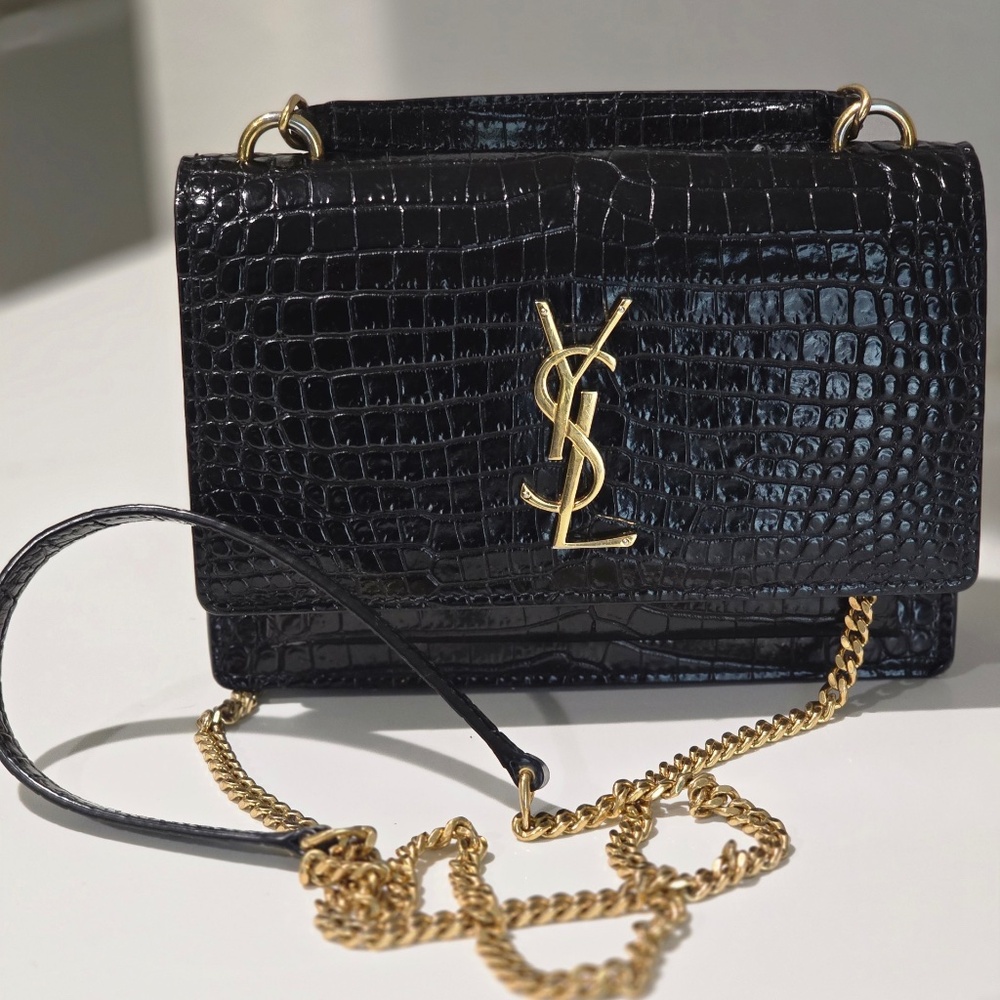YSL SUNSET MEDIUM IN CROCODILE-EMBOSSED LEATHER